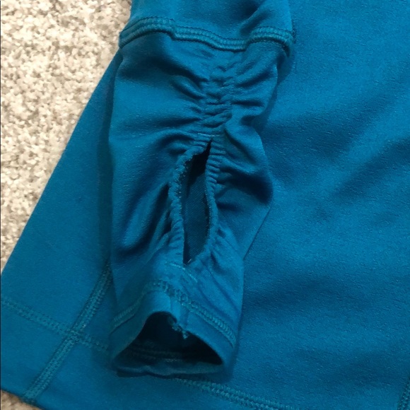 Athletic Turtle Neck - Picture 2 of 3